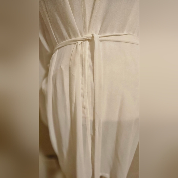 VICTORIA'D SECRET Sheer short robe In Ivory.  One size. NWT - Picture 7 of 12